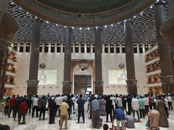 Suasana Hari Kedua Tarawih di Masjid Istiqlal dengan Protokol Kesehatan