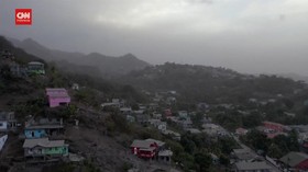 VIDEO: Gunung Erupsi Dan Hujan Abu, 16.000 Warga Dievakuasi