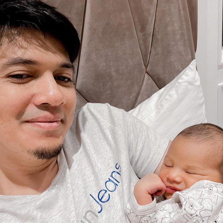 <p>Setelah menanti selama 10 tahun, kini Irwansyah resmi menyandang status baru sebagai seorang ayah. (Foto: Instagram @irwansyah_15)</p>