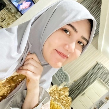 Berhijab Saat Liburan ke Bali, Via Vallen Didoakan Hijrah