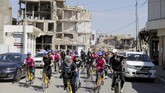 FOTO: Saat Perempuan Irak Ramai Bersepeda Kelilingi Mosul Sejumlah perempuan berpartisipasi dalam lomba maraton sepeda perempuan pertama di Irak.