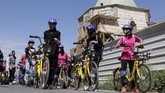 FOTO: Saat Perempuan Irak Ramai Bersepeda Kelilingi Mosul Sejumlah perempuan berpartisipasi dalam lomba maraton sepeda perempuan pertama di Irak.