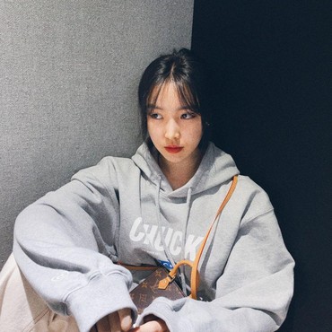 Reaksi Sejuk Yuju GFriend Lihat Fotonya Diedit Pakai Kerudung & Hijab