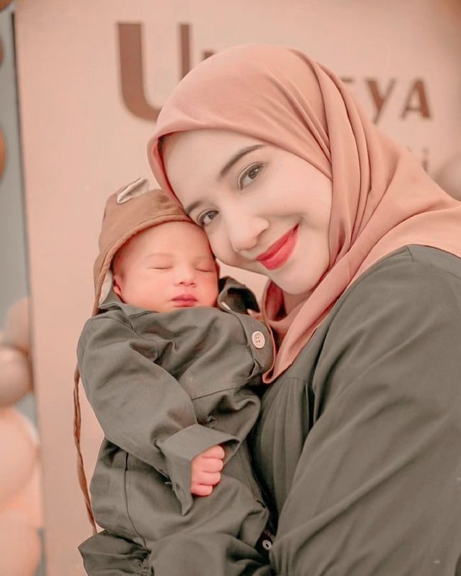 Terbongkarnya Kehidupan Bayi Tabung Zaskia Sungkar: Kisah Menyentuh Hati Yang Menginspirasi Zaskia Sungkar Rasakan Nyeri di Bekas Jahitan Caesar, Cek ke Dokter Ini