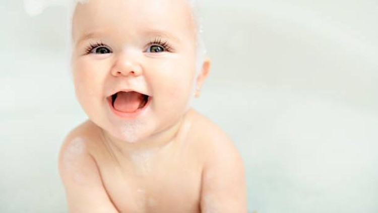 30 Nama Bayi Perempuan Beragam Makna untuk Calon Buah Hati Bunda Bayi perempuan yang cantik pastinya harus memiliki nama yang cantik juga. Berikut ini adalah rangkaian nama cantik khusus untuk bayi perempuan Bunda.Yuk di cek.