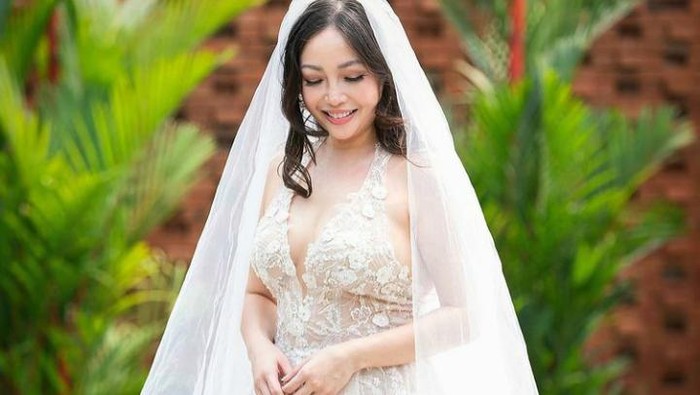 4 Artis Tanah Air yang Lepas Masa Lajangnya di Usia 40 Tahun