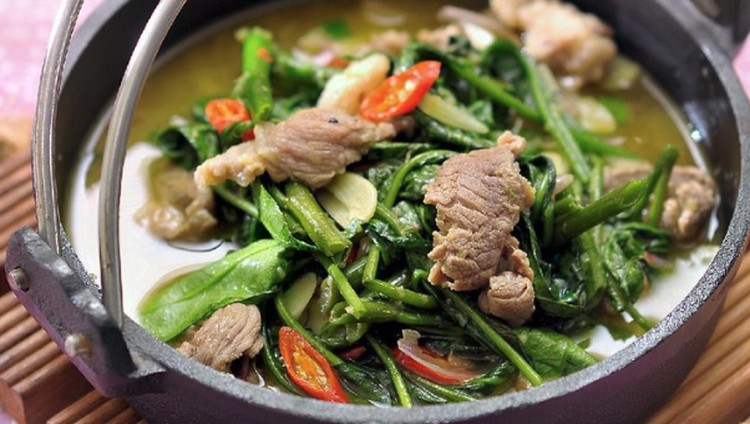 Ada alternatif cara untuk memanaskan makanan sahur yang sehat tanpa microwave, Bunda. Bagaimana caranya? Baca selengkapnya di sini, yuk.