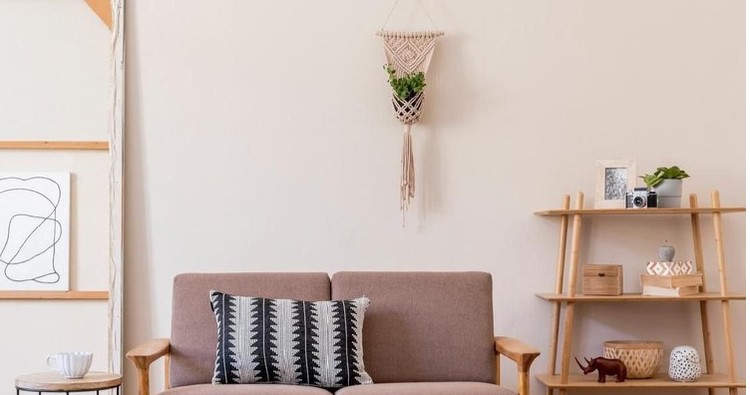 5 Kunci Menerapkan Gaya Japandi dalam Rumah Minimalis Japandi style adalah perpaduan desain interior ala Jepang dengan Scandinavian. Bagaimana menerapkannya dalam rumah minimalis? Simak tips berikut, Bun.