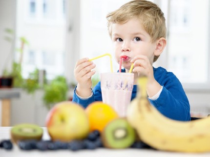 7 Buah yang Mengandung Vitamin E untuk Tingkatkan Imunitas Anak