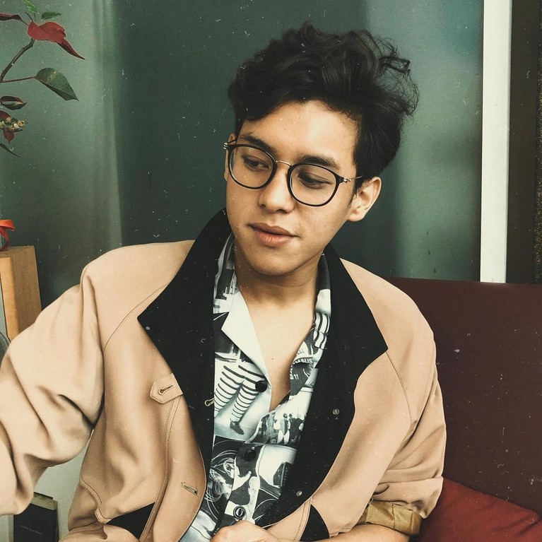 Ardhito Pramono Penyanyi dambaan wanita Ardhito Pramono baru-baru ini kesal karena lagunya dipakai acara Korea tanpa izin. Yuk tengok si cakep ini!