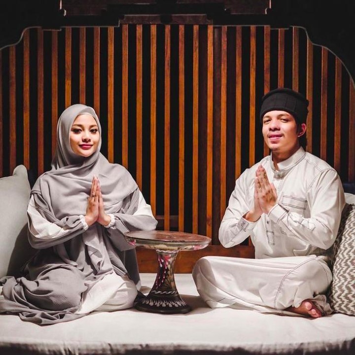 <p>Istri Atta Halilintar ini tampil cantik mengenakan hijab, Bunda. (Foto: Instagram @attahalilintar)</p>