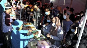 FOTO: Keriuhan Berburu Takjil dari Berbagai Daerah