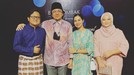 Engku Emran telah menikah dengan Noor Nabila pada maret 2021 lalu setelah bercerai dengan Laudya Cynthia Bella&period; Yuk kita intip kemesraan Engku dan Noor setelah menikah&excl;