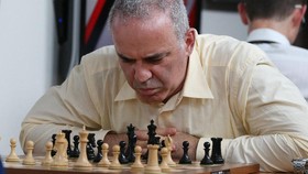 Momen Legenda Catur Dunia Kasparov Puji Chelsie Monica