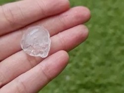 Hujan Es Disertai Angin Kencang Terjadi di Kota Magelang