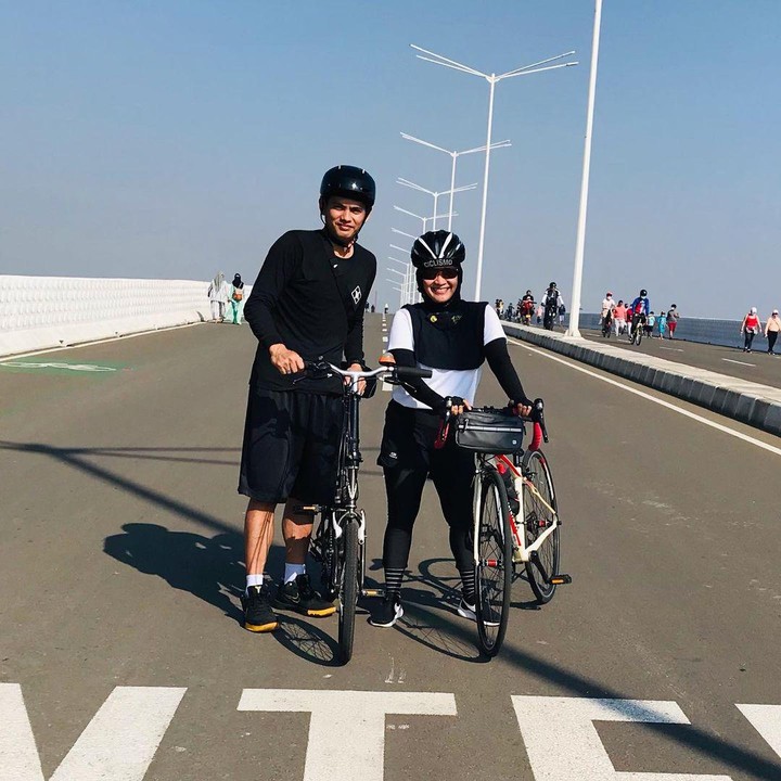 <p>Sama-sama memiliki hobi bersepeda, Ikke Nurjanah dan Karlie Fu dipertemukan pertama kali karena hobinya itu. (Foto: Instagram @karliefu_)</p>