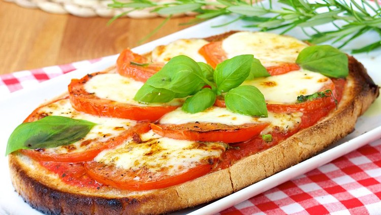 Bruschetta with tomatos mozerella and fresh basil