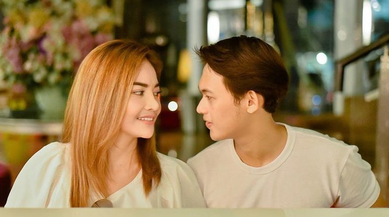 Irma Darmawangsa telah dua tahun menjalin hubungan asmara dengan Irfan Sebastian. Berikut momen romantis mereka berdua!