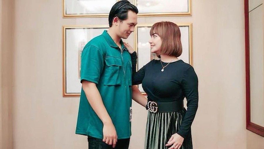 Irma Darmawangsa telah dua tahun menjalin hubungan asmara dengan Irfan Sebastian. Berikut momen romantis mereka berdua!