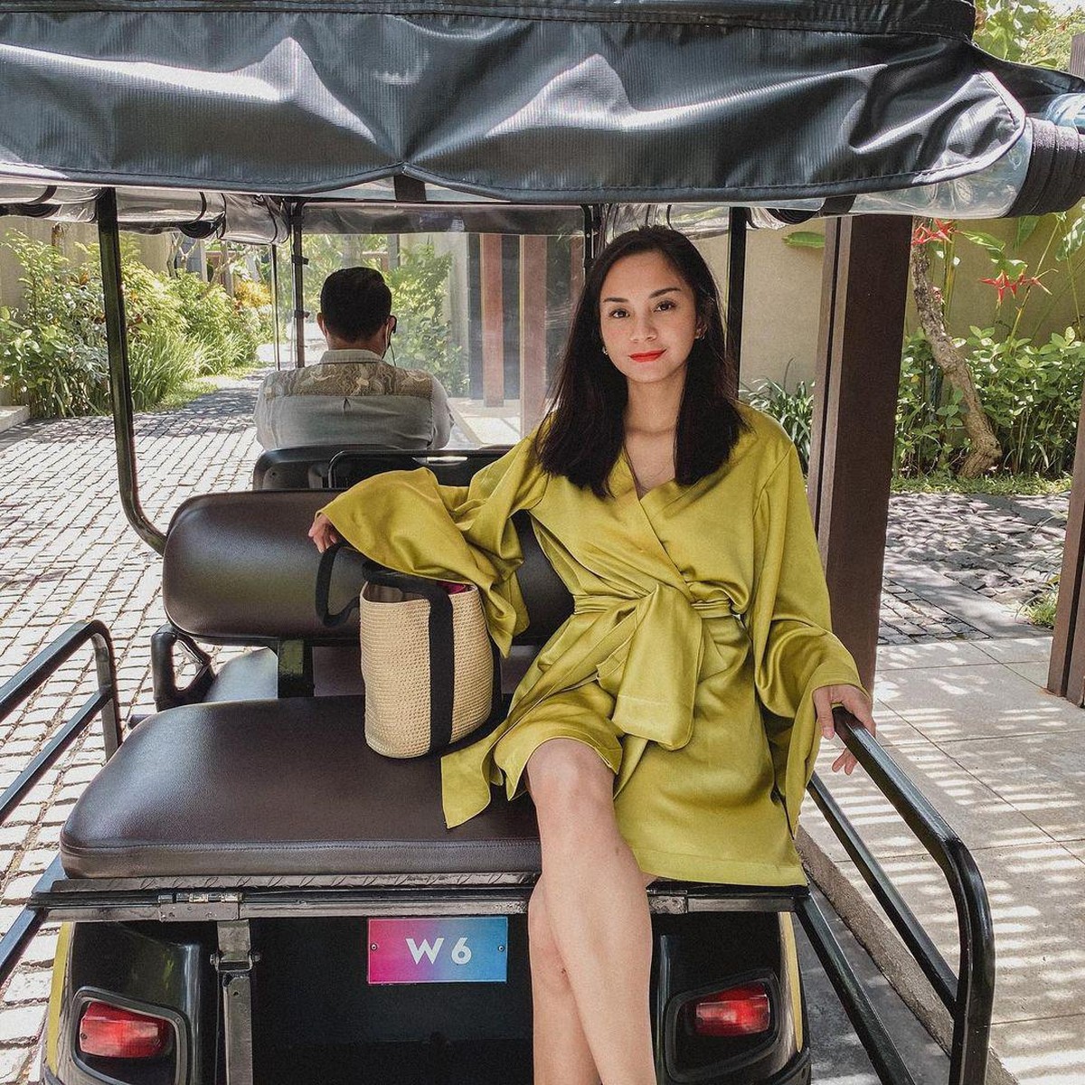 Kirana Larasati dijodoh-jodohkan dengan Gading Marten&period; Yuk kita intip si manis Kirana ini&excl;