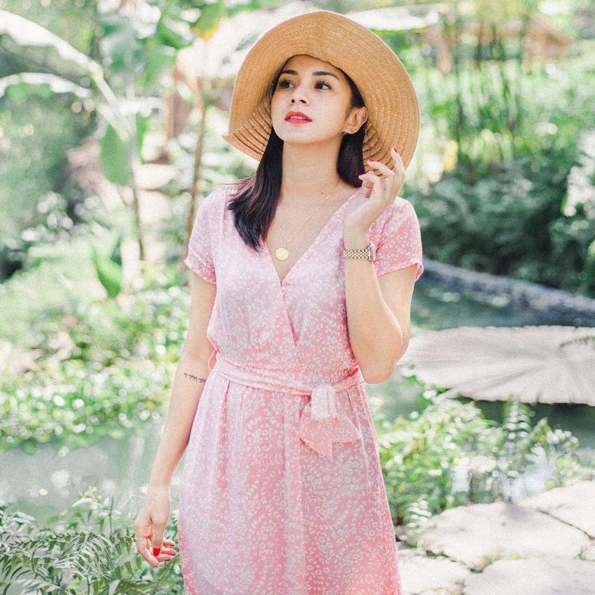 Kirana Larasati dijodoh-jodohkan dengan Gading Marten&period; Yuk kita intip si manis Kirana ini&excl;