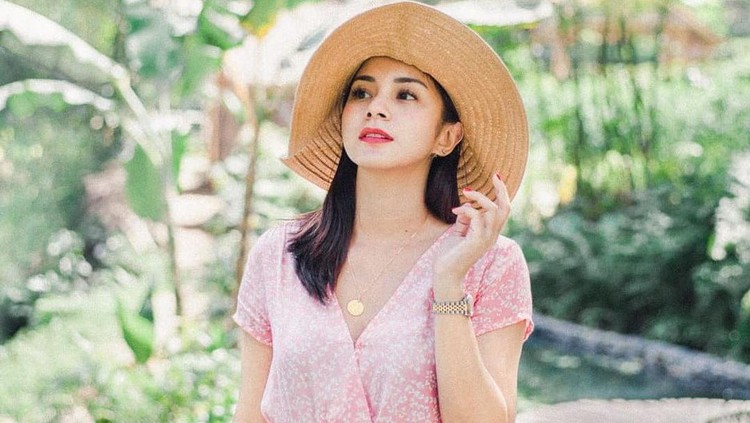 Kirana Larasati dijodoh-jodohkan dengan Gading Marten. Yuk kita intip si manis Kirana ini!