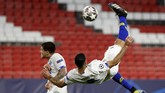 FOTO: Chelsea Lolos ke Semifinal Usai Singkirkan Porto Chelsea berhasil melangkah ke babak semifinal Liga Champions usai menyingkirkan Porto dengan agregat 2-1 pada babak perempat final.