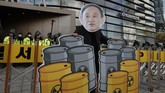 FOTO: Jerit Aktivis Tolak Jepang Buang Limbah Nuklir ke Laut Aktivis lingkungan di Korsel menggelar aksi menolak keputusan pemerintah Jepang untuk membuang limbah mengandung radioaktif dari situs nuklir Fukushima ke laut.