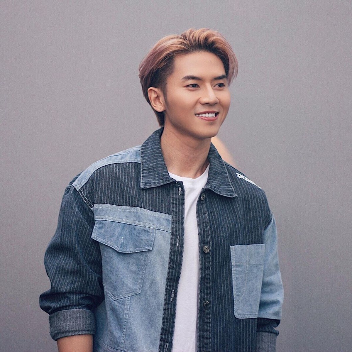 Mengejutkan&comma; Rafael Tan pernah menjalani 3 agama sekaligus&period; Berikut potret Rafael Tan&excl;