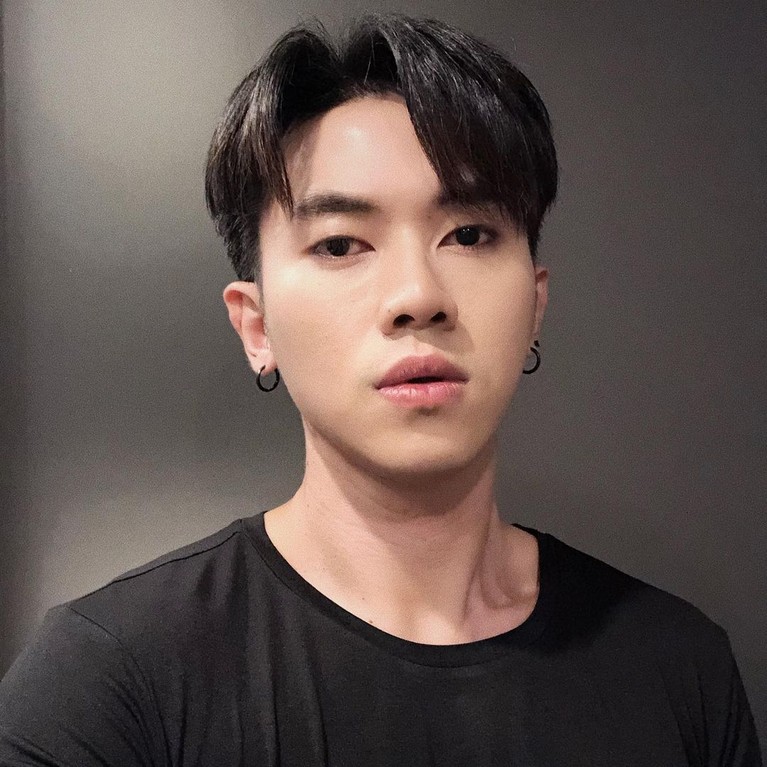 Rafael Tan Mengejutkan, Rafael Tan pernah menjalani 3 agama sekaligus. Berikut potret Rafael Tan!