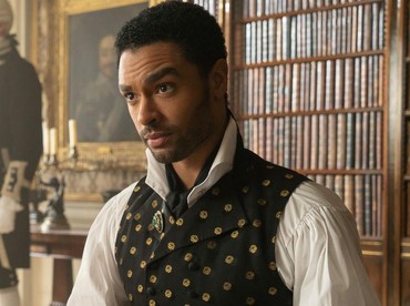 img-title Bantah Kembali di 'Bridgerton 3', Rege-Jean Page Beri Respons Sinis