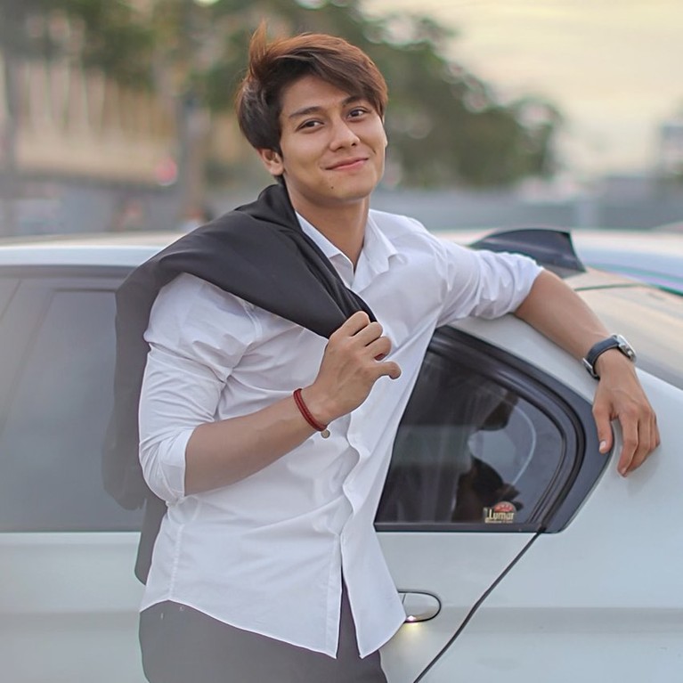 Rizky Billar Saat Lesti Kejora ramai diperbincangkan terkait videonya dengan Boy William, Rizky Billar juga selalu memberikan dukungan untuknya. Yuk kita lihat Rizky Billar sosok kekasih idaman!