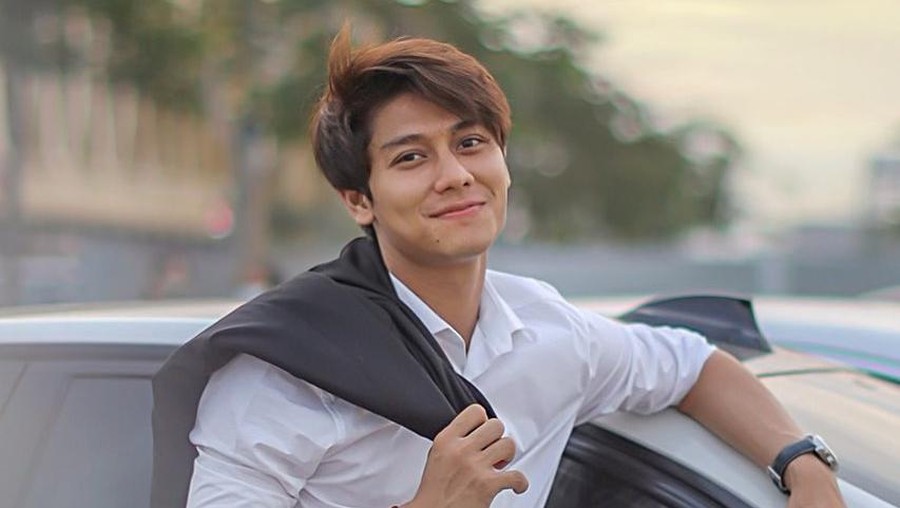 Saat Lesti Kejora ramai diperbincangkan terkait videonya dengan Boy William, Rizky Billar juga selalu memberikan dukungan untuknya. Yuk kita lihat Rizky Billar sosok kekasih idaman!