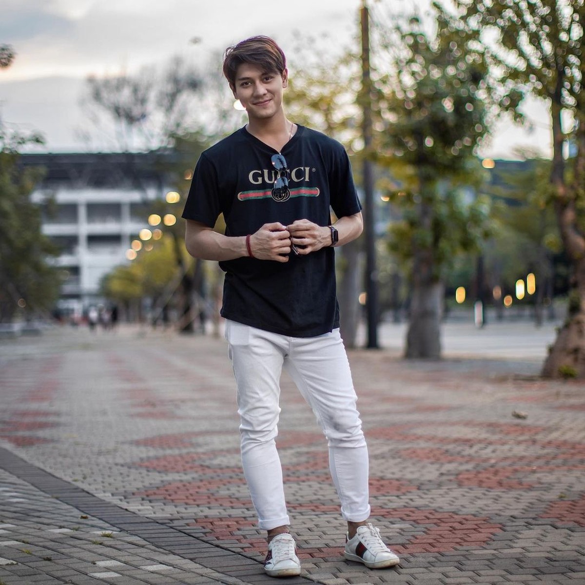 Saat Lesti Kejora ramai diperbincangkan terkait videonya dengan Boy William&comma; Rizky Billar juga selalu memberikan dukungan untuknya&period; Yuk kita lihat Rizky Billar sosok kekasih idaman&excl;