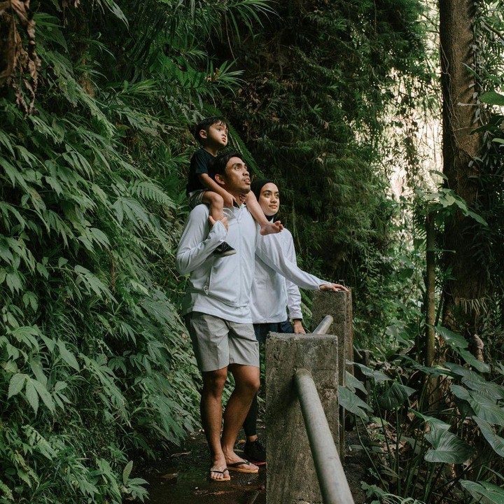 <p>Belakangan ini banyak artis memutuskan pindah ke Bali. Termasuk keluarga Ayudia Bing Slamet dan Pradana Budiarto atau yang akrab disapa Ditto Pecussion. (Foto: Instagram @dittopercussion).</p>