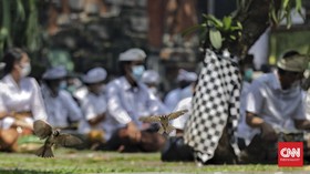 Diduga Lecehkan Umat Hindu, Desak Made Darmawati Minta Maaf