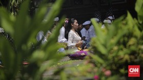 WNA Rusia yang Telanjang di Pohon Pura Babakan Bali Dicekal 6 Bulan