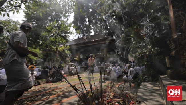 FOTO: Khidmat Sembahyang pada Hari Raya Galungan