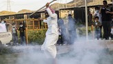 FOTO: Tradisi Taashir dari Arab Saudi, Menari di atas Mesiu Taashir merupakan salah satu tarian tradisional dari Arab Saudi yang menggunakan senapan dan mesiu sebagai komponen penampilannya.