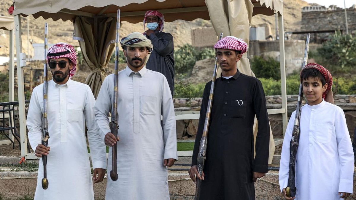 FOTO: Tradisi Taashir dari Arab Saudi, Menari di atas Mesiu