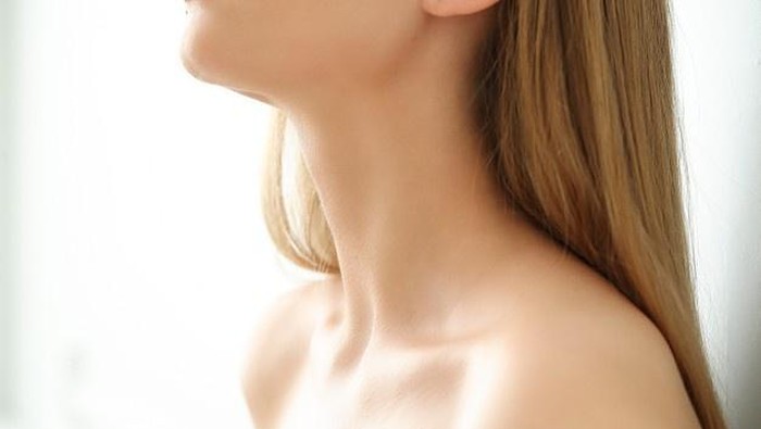 5 Cara Alami Mencerahkan Leher yang Hitam