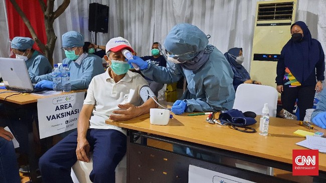Ketika vaksinasi bagi kelompok rentan, terutama lansia masih rendah, koalisi akses kesehatan mengkritik langkah pemerintah melakukan vaksinasi bagi selebritas.