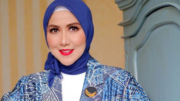 Venna Melinda Kisah hijrah Venna Melinda yang mantap berhijab.