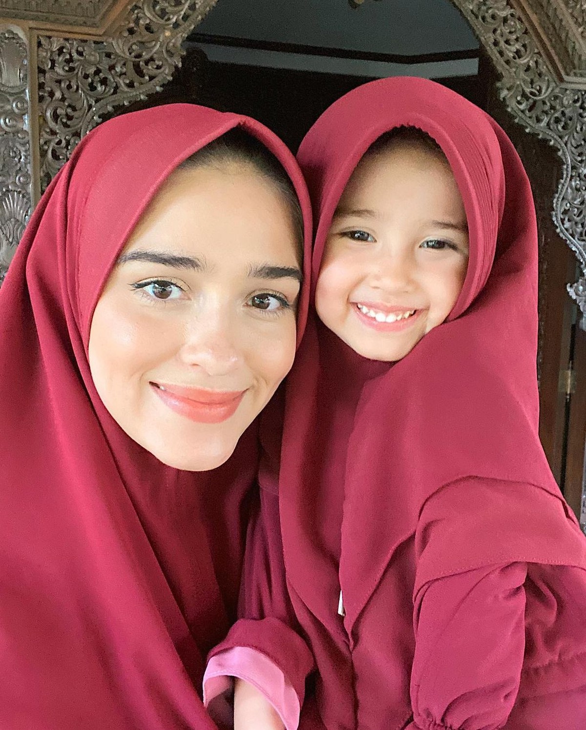 Momen kekompakkan Yasmine dan Anaknya&excl;