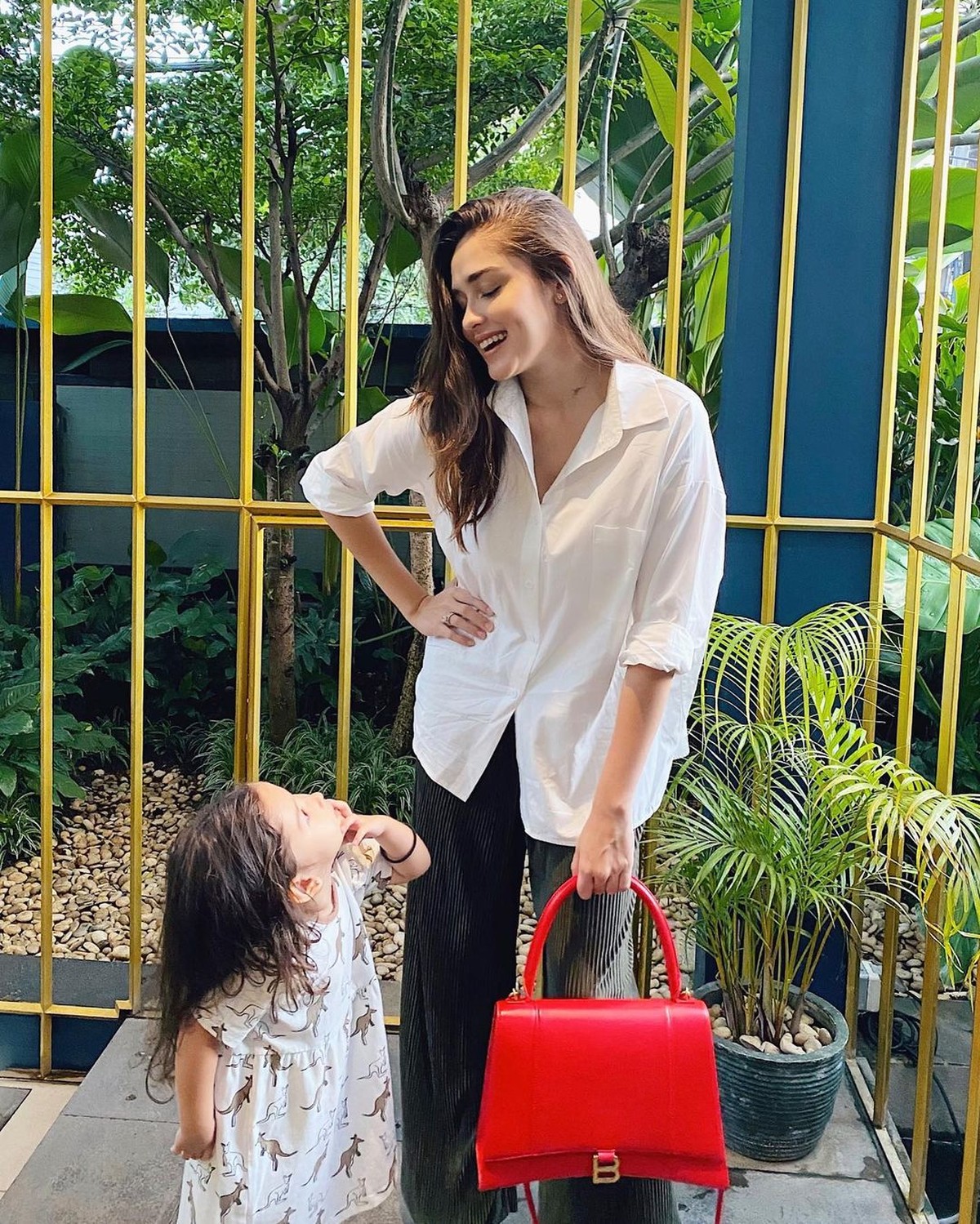 Momen kekompakkan Yasmine dan Anaknya&excl;