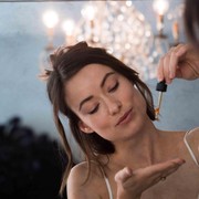 5 Bahan Skincare Terbaik untuk Menghilangkan Flek Hitam dan Bekas Jerawat