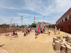 Alun-Alun Kejaksan Cirebon Jadi Tempat Favorit Ngabuburit Warga