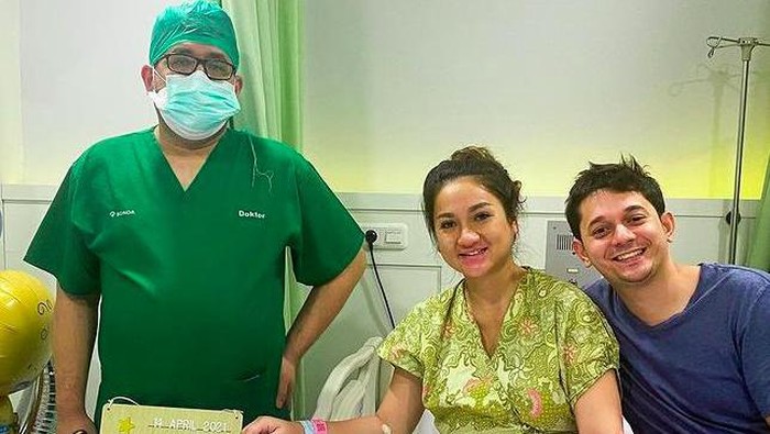 Andrew Andika dan Istri Dikaruniai Anak Pertama