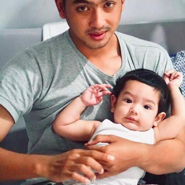 <p>Arya Saloka pernah curhat, di balik foto-foto lucunya bersama buah hati, terdapat perjuangan istri untuk bisa ambil gambar dengan baik. He-he-he, setuju ya Bunda? (Foto: Instagram @putriannesaloka)</p>