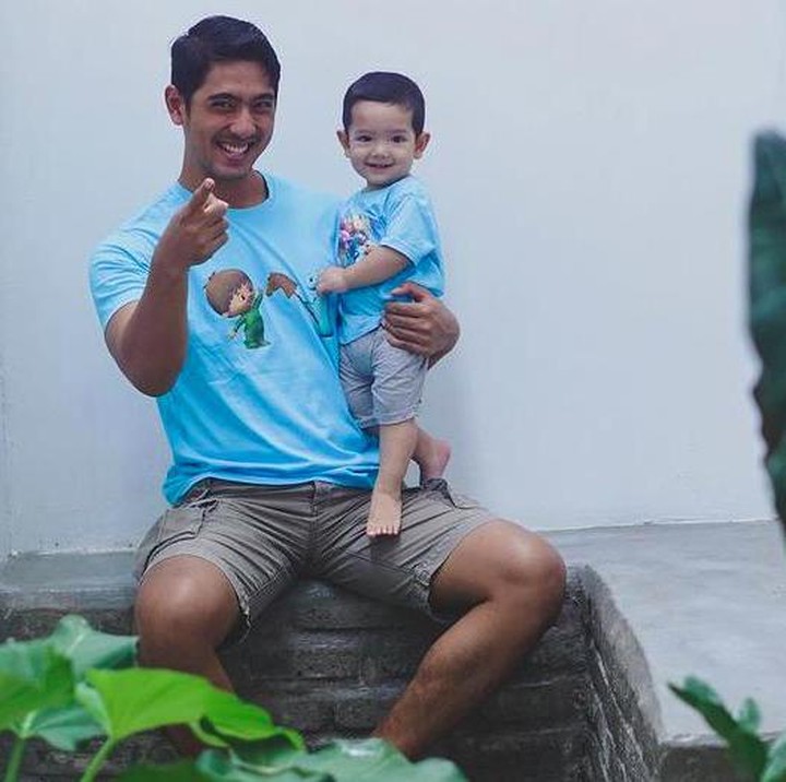 <p>Setiap Arya Saloka unggah foto momong anak, tak jarang menuai pujian dari penggemarnya. Salah satunya, pemeran Aldebaran di Ikatan Cinta ini disanjung suami idaman. (Foto: Instagram @putriannesaloka)</p>
